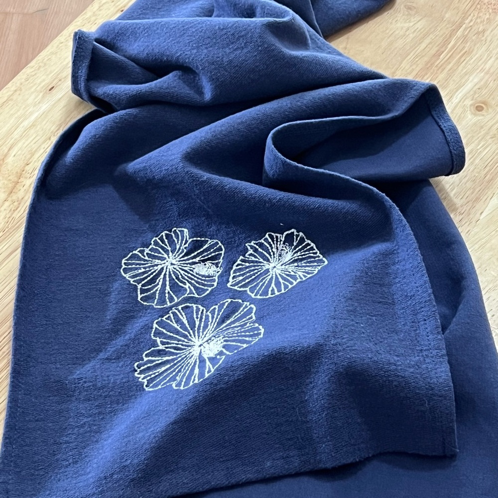 NWT Tag Aloha Co. blue hibiscus scarf - Picture 5 of 6